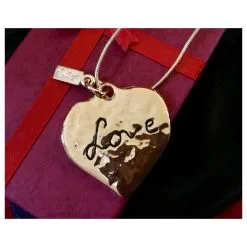 Yves Saint Laurent PENDENTIF COEUR LOVE YSL Doré 13 Yves Saint Laurent PENDENTIF COEUR LOVE YSL Doré -Collier Soldes 256848 6