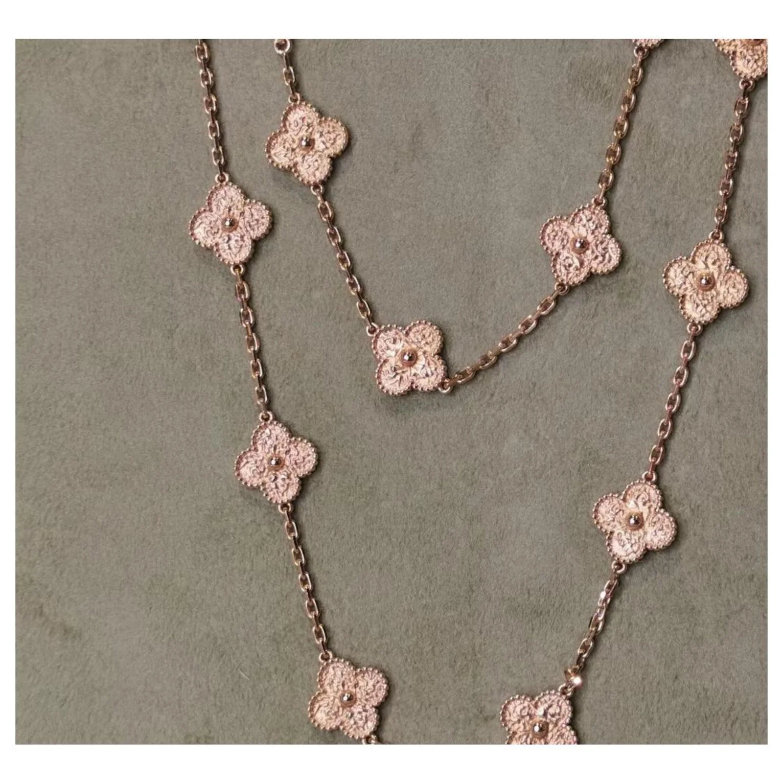 Van Cleef & Arpels Vintage Alhambra Doré 4 Van Cleef & Arpels Vintage Alhambra Doré – Image 4