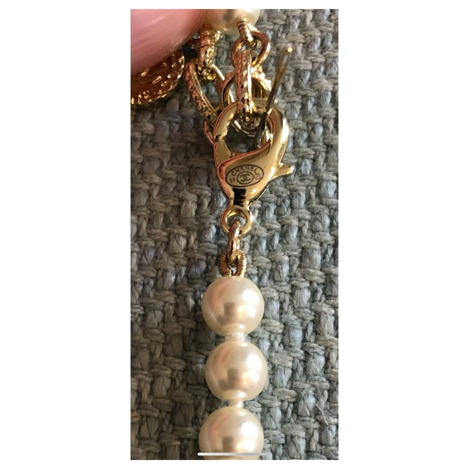 Chanel Colliers Longs Blanc 10 Chanel Colliers Longs Blanc – Image 10