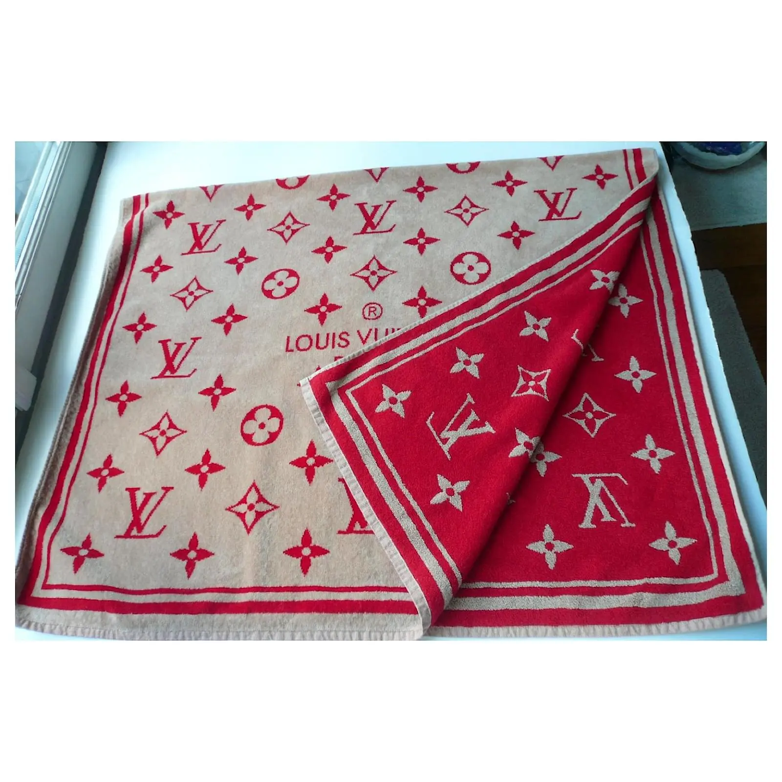 Autres Bijoux LOUIS VUITTON Serviette De Plage MONOGRAM ETAT NEUF Multicolore 3 Autres Bijoux LOUIS VUITTON Serviette De Plage MONOGRAM ETAT NEUF Multicolore – Image 3