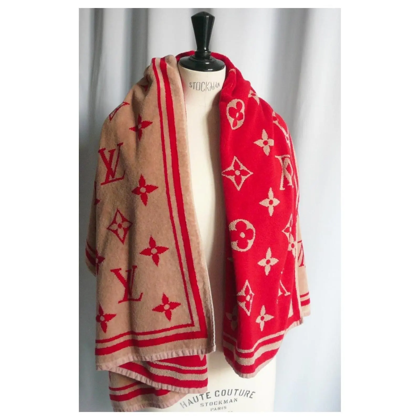 Autres Bijoux LOUIS VUITTON Serviette De Plage MONOGRAM ETAT NEUF Multicolore 8 Autres Bijoux LOUIS VUITTON Serviette De Plage MONOGRAM ETAT NEUF Multicolore – Image 8