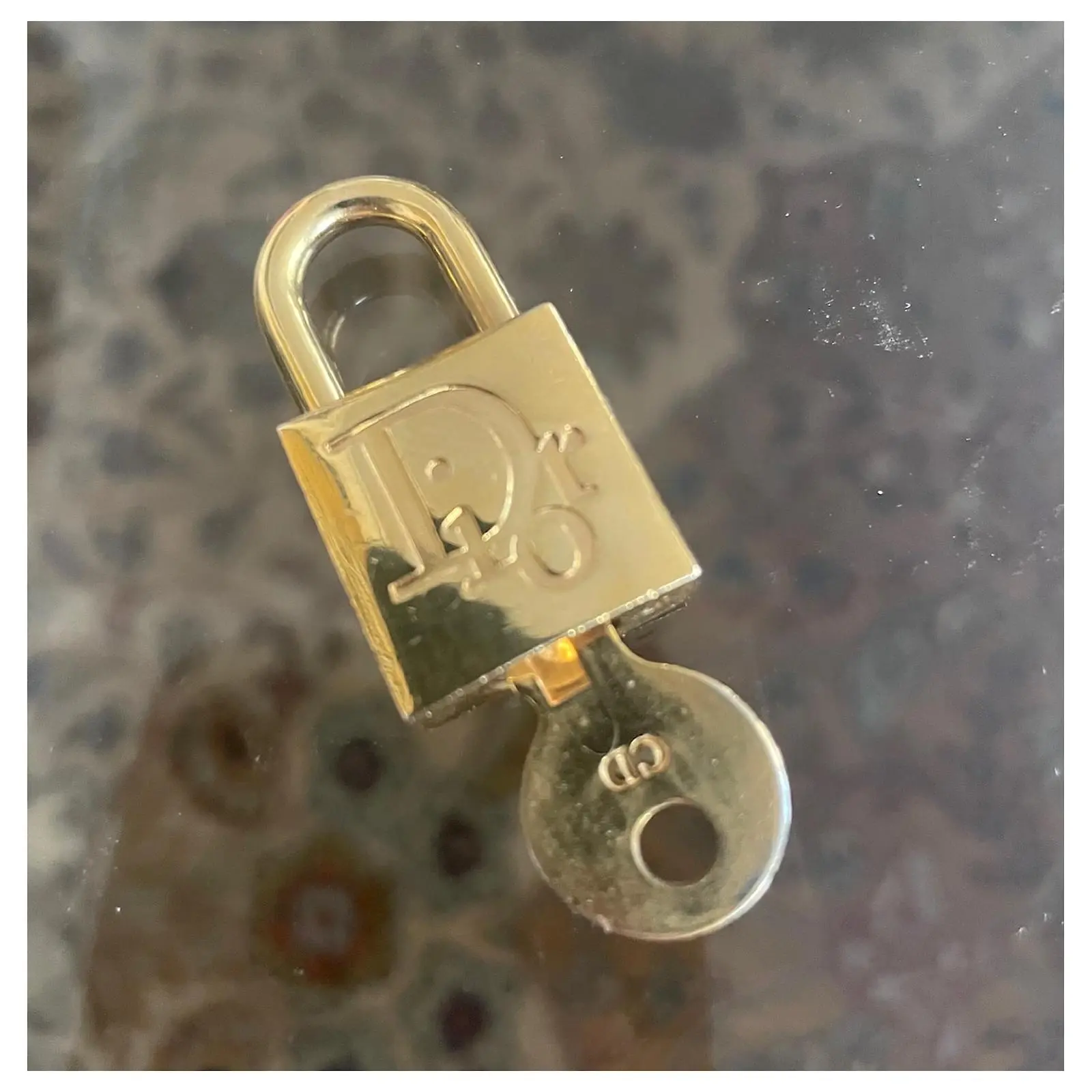 Autres Bijoux Cadenas Dior Vintage Doré 2 Autres Bijoux Cadenas Dior Vintage Doré – Image 2