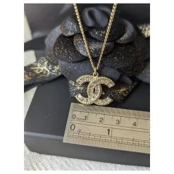 Chanel CC F16Collier Pendentif Avec Logo En Cristal V GHW Dans Une Boîte Doré -Collier Soldes 572306 9