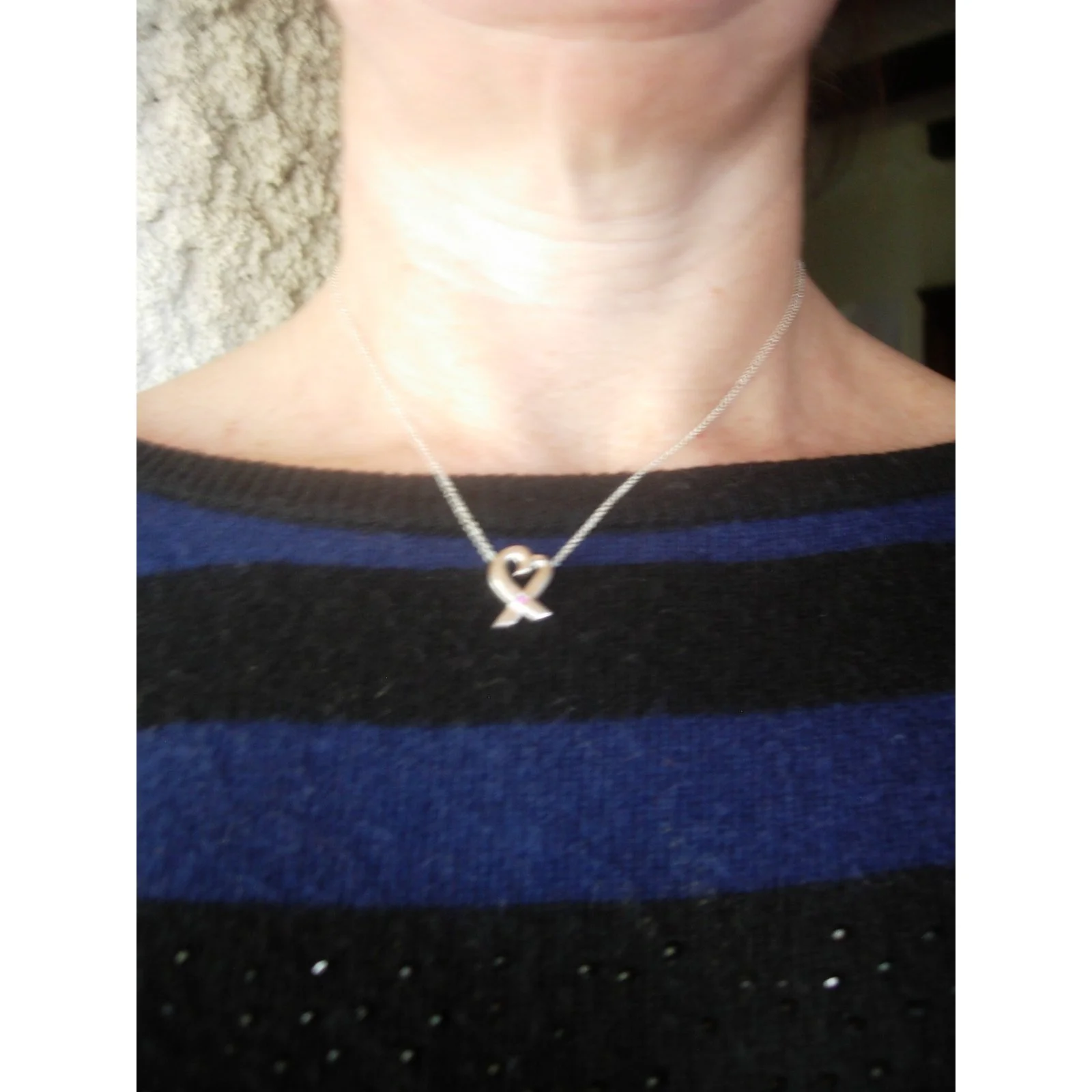 Tiffany & Co. Tiffany & Co Collier Pendentif Coeur Qui Aime Dessiné Par Paloma Picasso Argent 925 Avec Saphir Rose Argenté 3 Tiffany & Co. Tiffany & Co Collier Pendentif Coeur Qui Aime Dessiné Par Paloma Picasso Argent 925 Avec Saphir Rose Argenté – Image 3