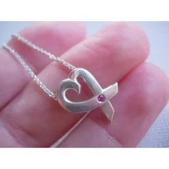 Tiffany & Co. Tiffany & Co Collier Pendentif Coeur Qui Aime Dessiné Par Paloma Picasso Argent 925 Avec Saphir Rose Argenté 9 Tiffany & Co. Tiffany & Co Collier Pendentif Coeur Qui Aime Dessiné Par Paloma Picasso Argent 925 Avec Saphir Rose Argenté -Collier Soldes 61448 4