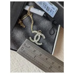 Chanel CC B12Un Collier En Cristal Carré Classique Avec Logo Dans Le Reçu De L'étiquette GHW Doré -Collier Soldes 647750 4