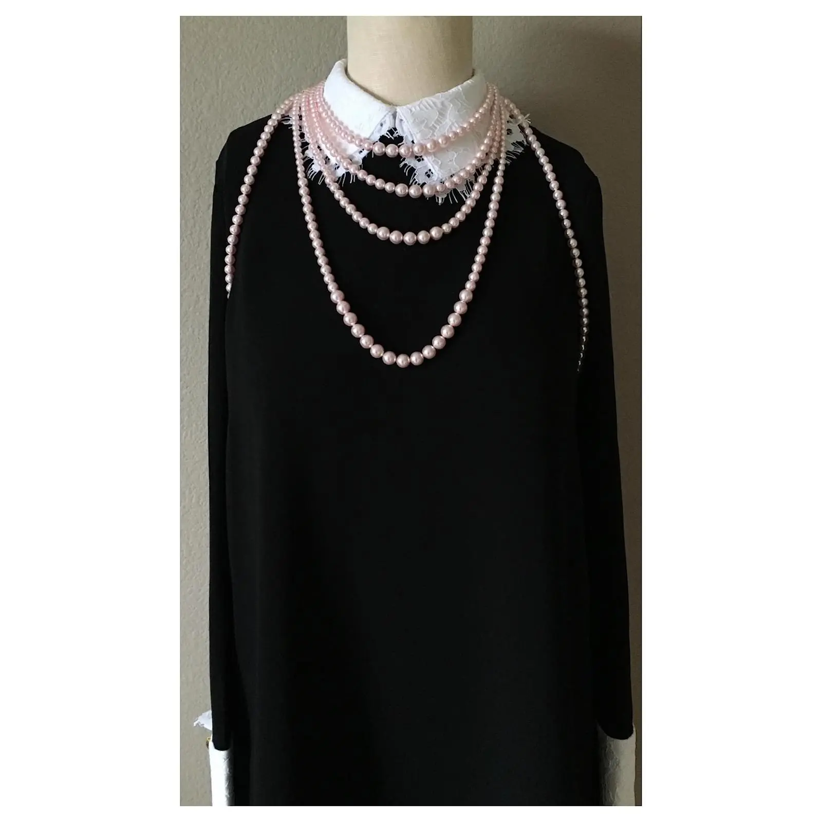 Chanel Collier De Corps Multicouche Runway Pink Pearl Rose 4 Chanel Collier De Corps Multicouche Runway Pink Pearl Rose – Image 4