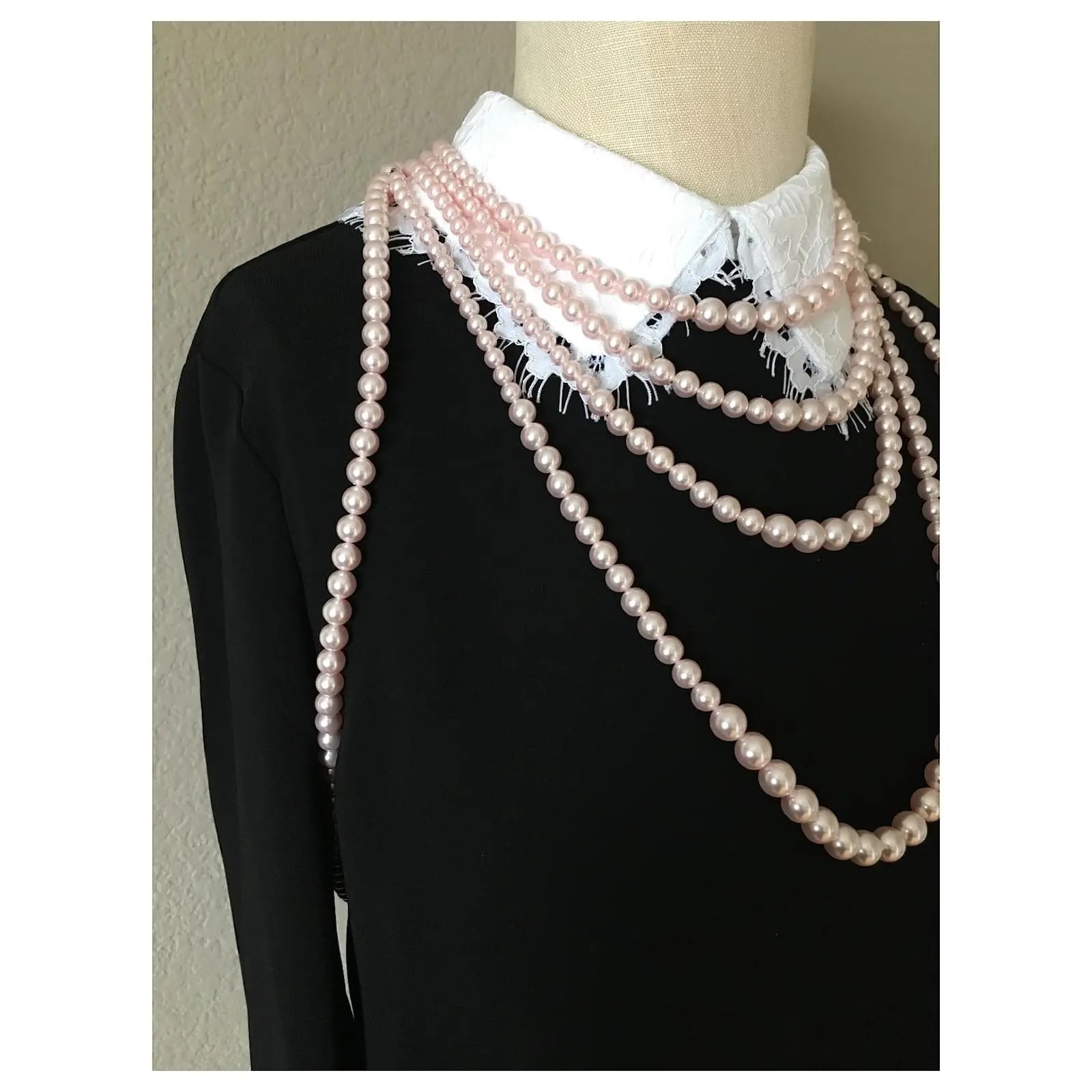 Chanel Collier De Corps Multicouche Runway Pink Pearl Rose 6 Chanel Collier De Corps Multicouche Runway Pink Pearl Rose – Image 6