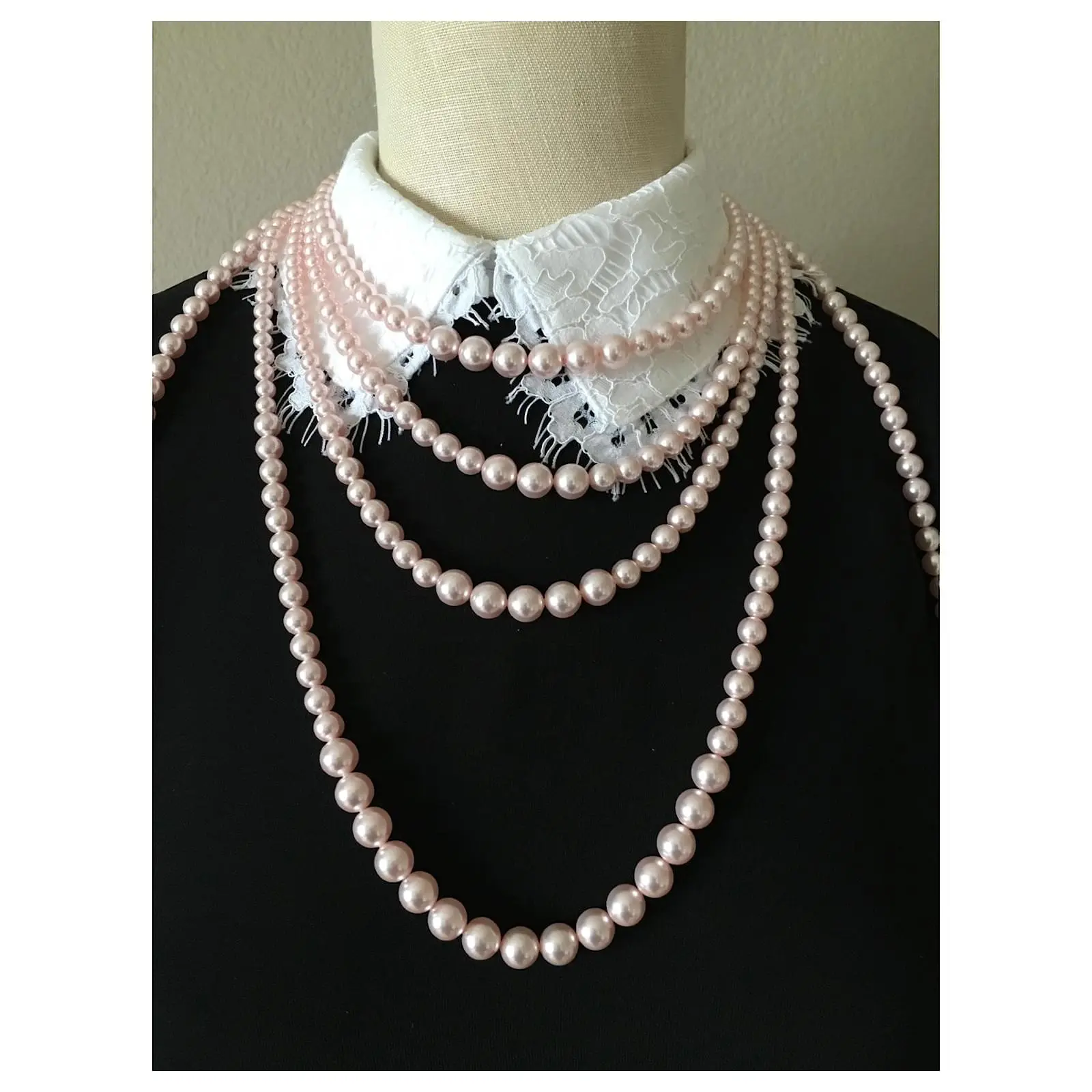 Chanel Collier De Corps Multicouche Runway Pink Pearl Rose 8 Chanel Collier De Corps Multicouche Runway Pink Pearl Rose – Image 8