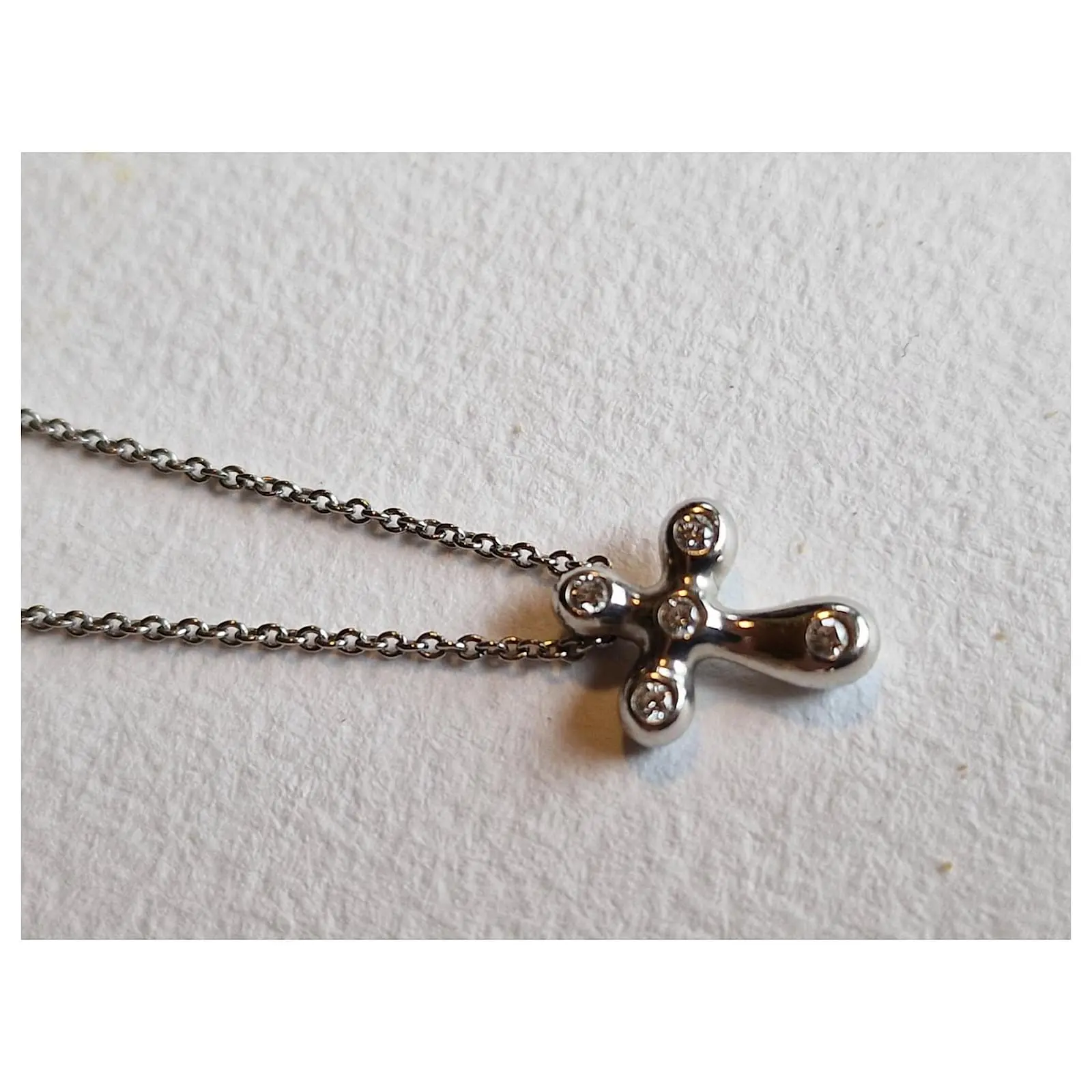 Tiffany & Co. Tiffany & Co Croix En Platine Et Diamants Peretti Argenté 3 Tiffany & Co. Tiffany & Co Croix En Platine Et Diamants Peretti Argenté – Image 3