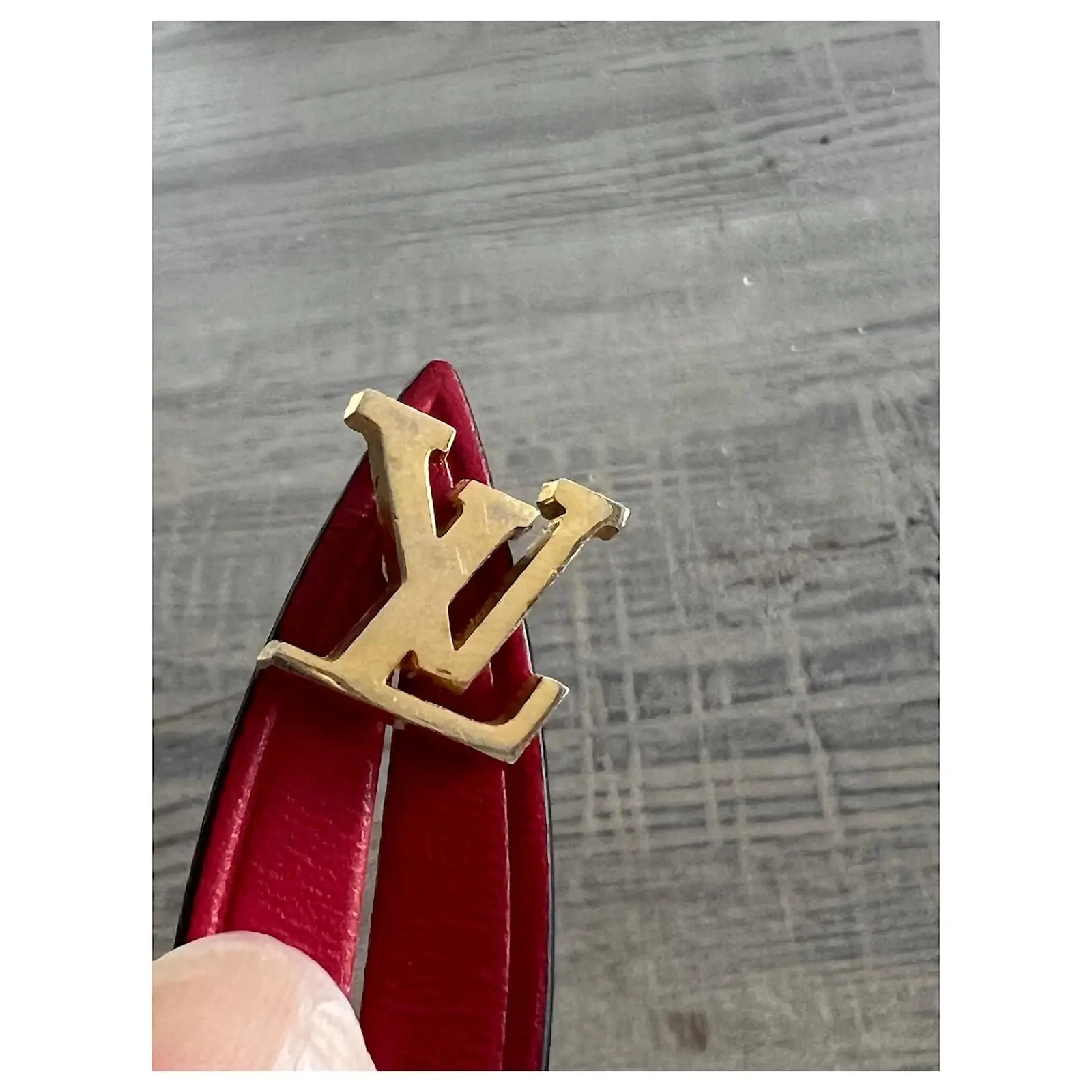 Autres Bijoux Louis Vuitton Pins Doré 4 Autres Bijoux Louis Vuitton Pins Doré – Image 4