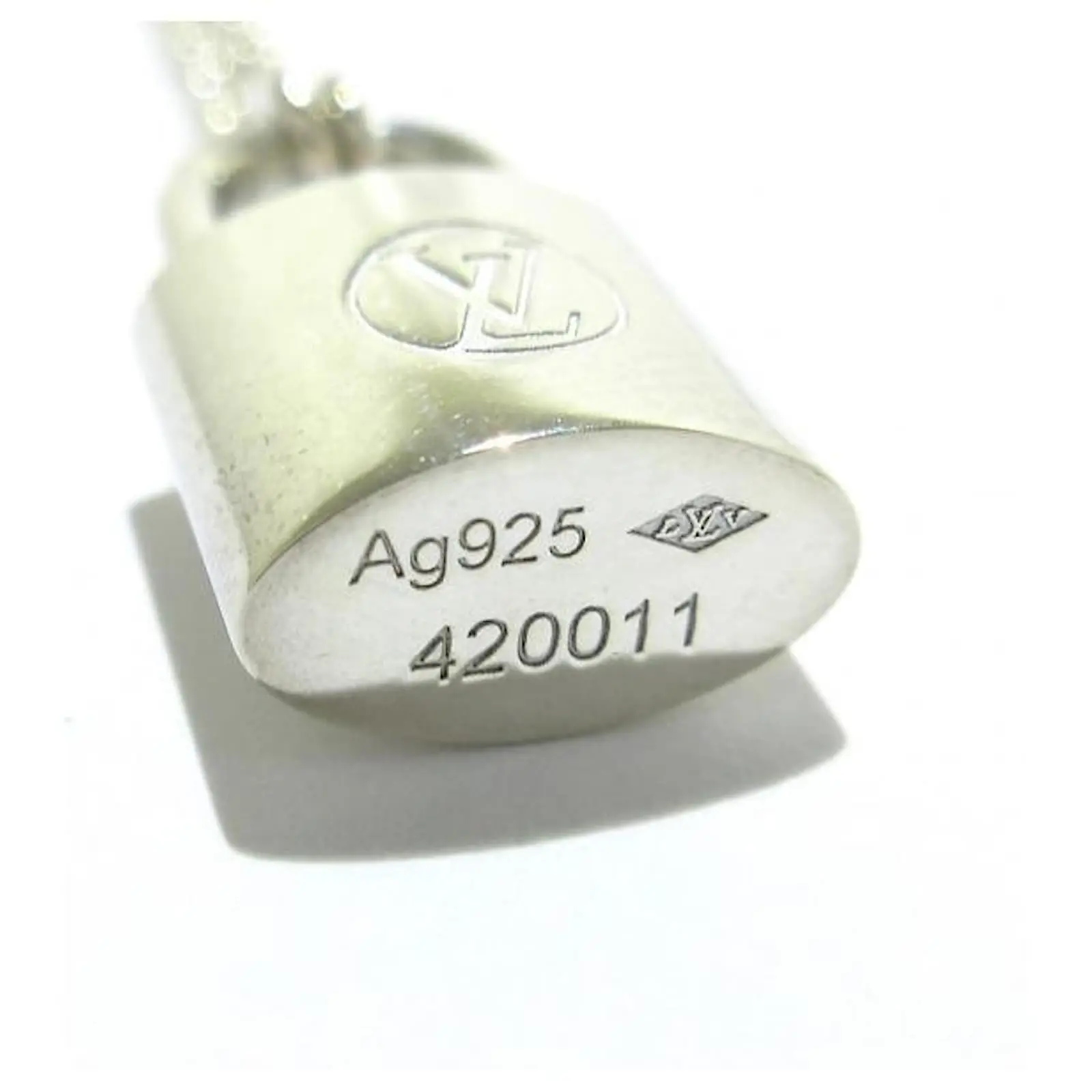 Autres Bijoux Louis Vuitton Pandantifushil BarLockit Argenté 6 Autres Bijoux Louis Vuitton Pandantifushil BarLockit Argenté – Image 6