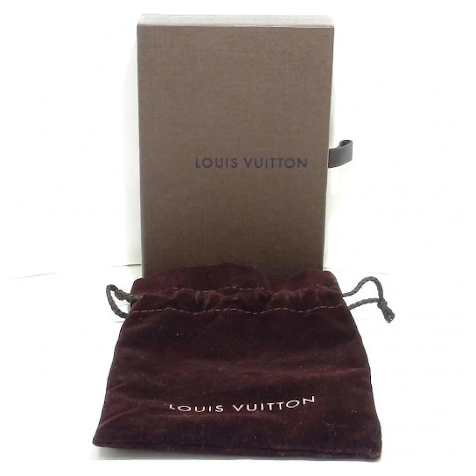 Autres Bijoux Louis Vuitton Collier Pendentif Lucky Gram Argenté Doré 6 Autres Bijoux Louis Vuitton Collier Pendentif Lucky Gram Argenté Doré – Image 6