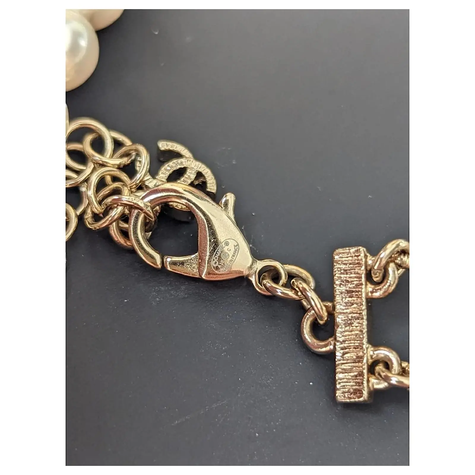 Chanel CC A19Boucles D'oreilles Collier Et Boucles D'oreilles La Pausa Cruise Avec Logo C Et Perles Bleues 6 Chanel CC A19Boucles D'oreilles Collier Et Boucles D'oreilles La Pausa Cruise Avec Logo C Et Perles Bleues – Image 6