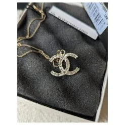 Chanel CC B12Un Collier En Cristal Carré Classique Avec Logo Dans Le Reçu De L'étiquette GHW Doré